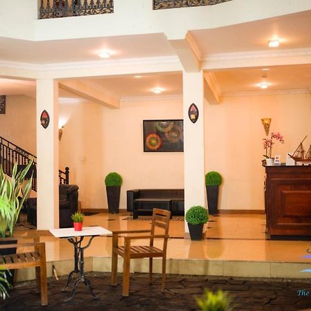 The Ocean Pearl Hotel Negombo Exterior photo