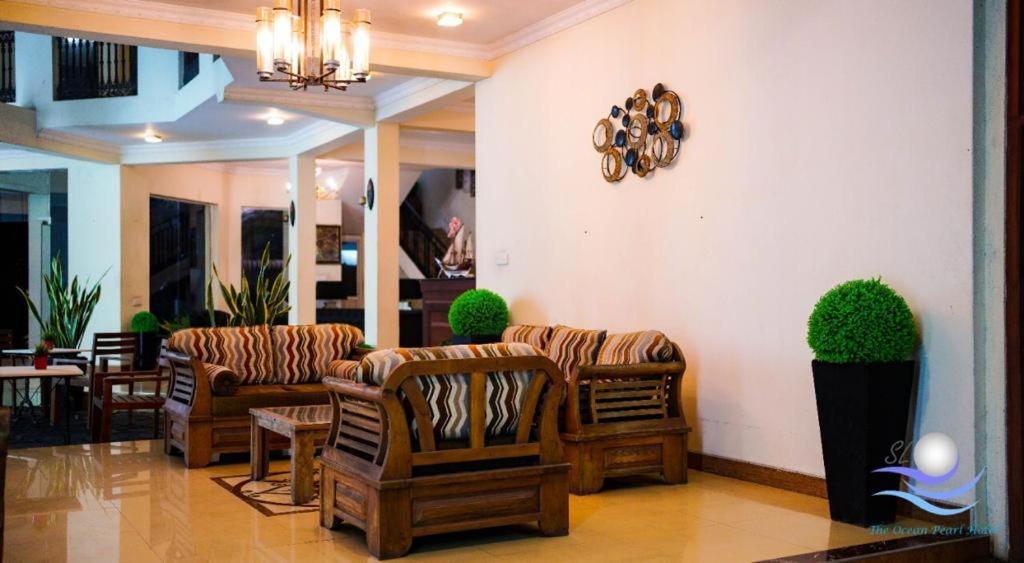 The Ocean Pearl Hotel Negombo Exterior photo