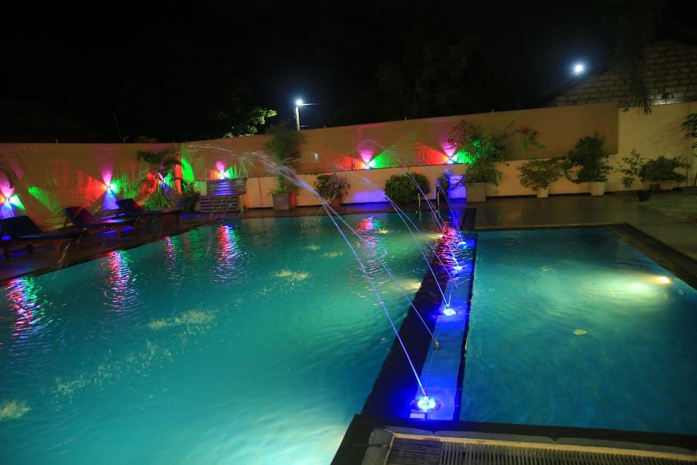 The Ocean Pearl Hotel Negombo Exterior photo